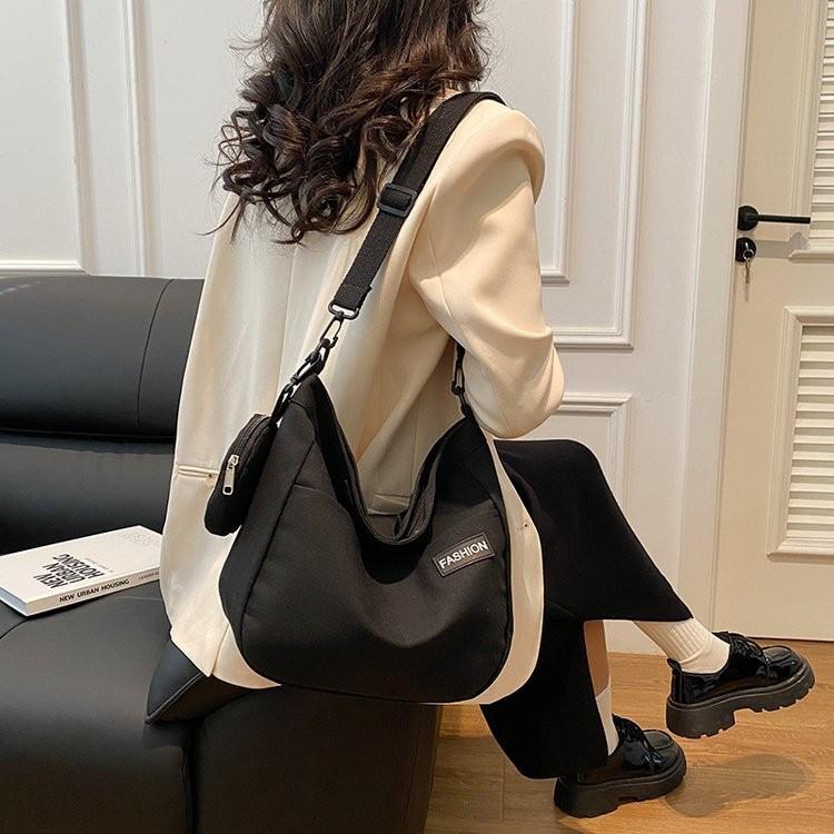 Trendy Fashionable Canvas Shoulder Bag For Women With Spacious Design For Everyday Use