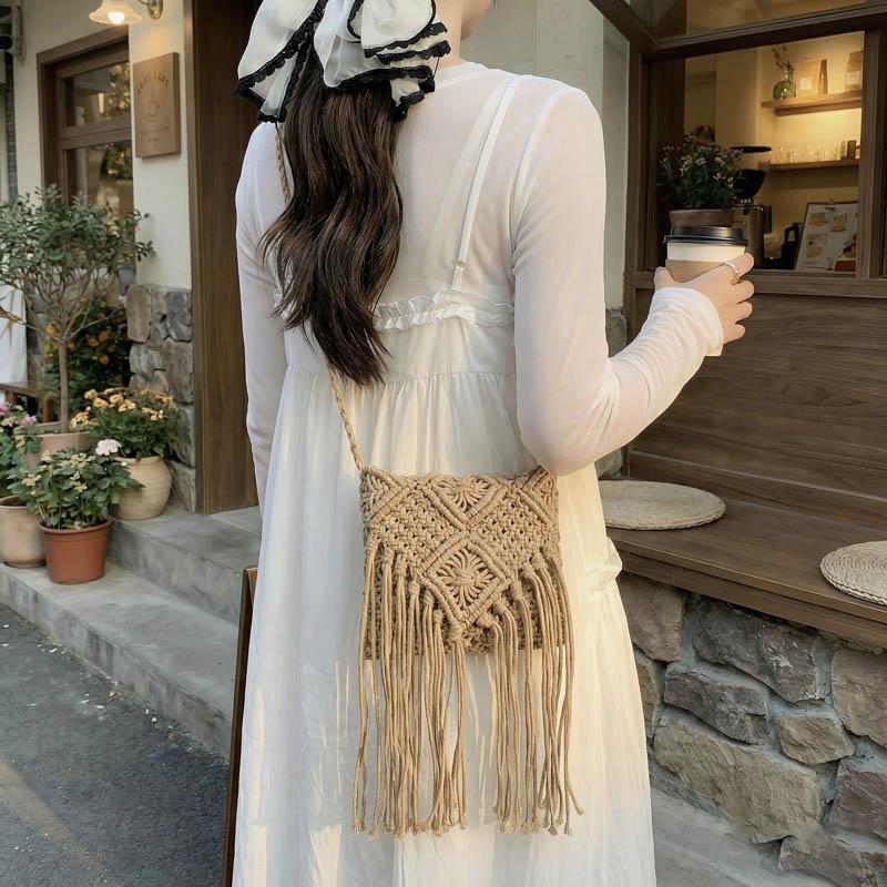 Seaside Beach Straw Bag Women's Vintage Woven Shoulder Bag Tassel Hollow Crossbody Bag