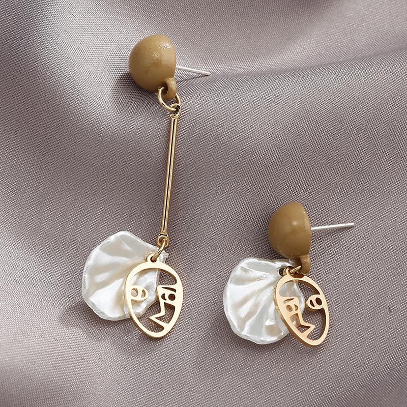 

Серьги-пусеты из серебра 925 пробы с асимметричным дизайном в виде человеческого лица и ракушки - Ретро-сказочный дизайн с подвесками B901X