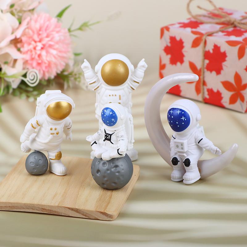 3/4Pcs Astronaut Figure Statue Figurine Spaceman Sculpture Educational Toy Desktop Home Decor Astronaut Model For Kids Gift