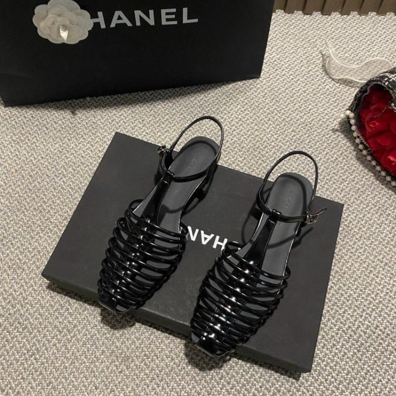 

Лето 2024 года, новая модная верхняя одежда Baotou, высококачественные полые дышащие удобные женские сандалии на плоской подошве в стиле ретро 35 чёрный