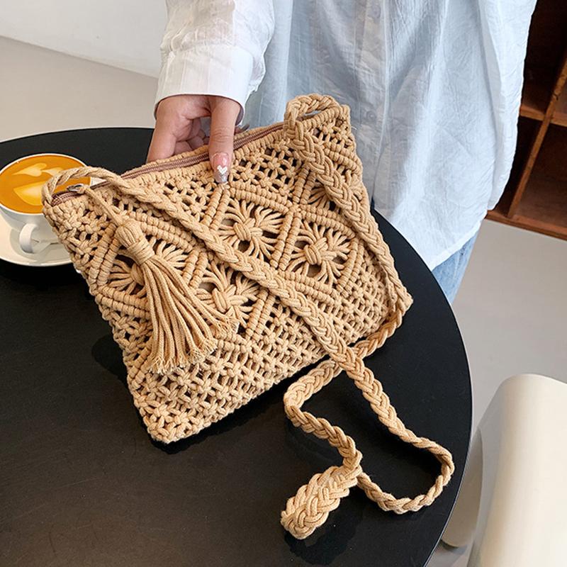 Women Summer Straw Messenger Bag Hollow Out Woven Fashion Shoulder Bag Beach Tassel Designer Crossbody Travel