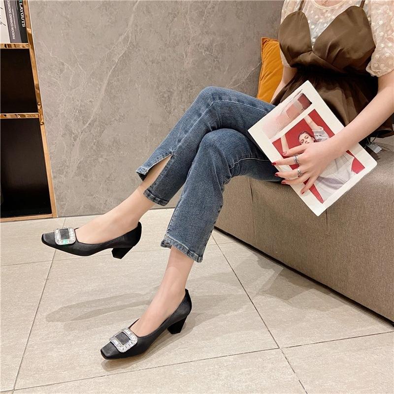 Nowy Styl Damskie Buty Jednokolorowe na Platformie z Kwadratowym Noskiem i Wąskim Dekoltem