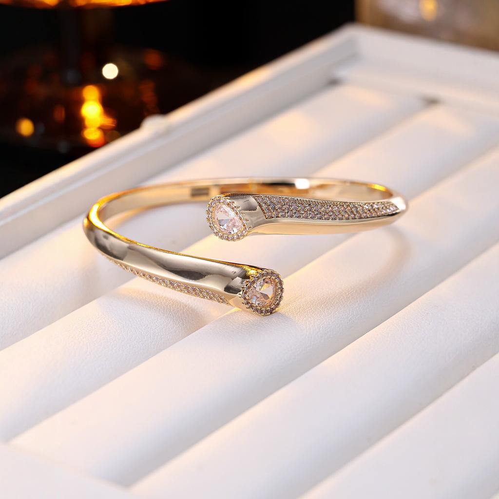 Exquisite Cross Diamond Bracelet for Women, Korean Version, Versatile, Light Luxury, High-end Feel Jewelry