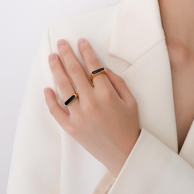 

Европейское и американское минималистичное геометрическое кольцо из эпоксидной смолы - Женское ювелирное изделие из титановой стали с 18-каратным золотым покрытием Size 8