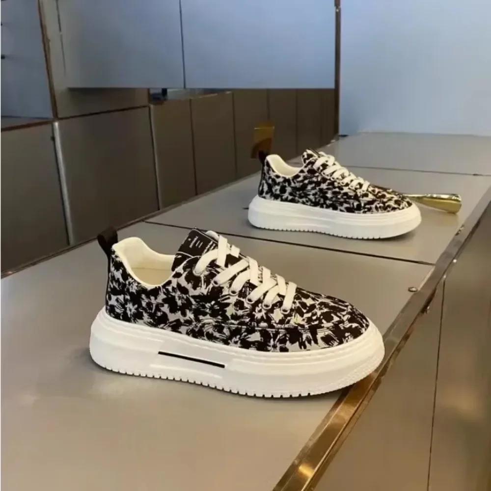 Men's Casual Shoes Fabric Surface Breathable Sneakers Men Versatile Flat Bottomed Non Slip Board Shoes Sports Man's Shoes