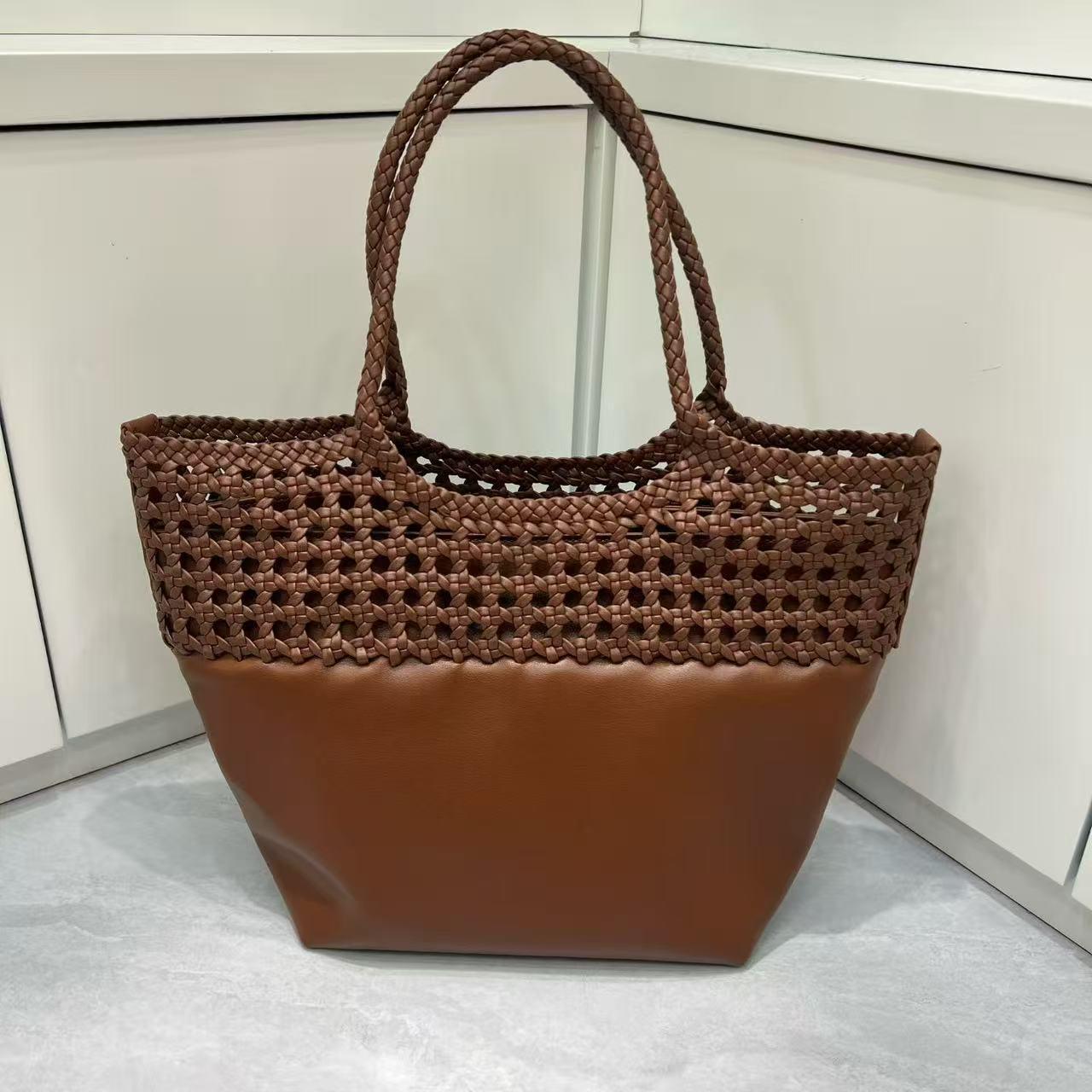 

2025 Autumn/Winter Retro Hollow-Out Handmade Woven Shoulder Bag - Large Capacity Women s Tote 26x21.5x13 cm коричневий