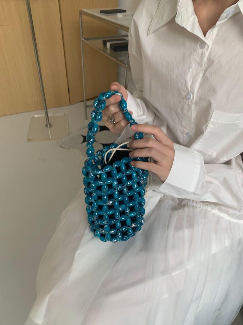 

Корейская версия ретро универсальная масляная живопись цвет жемчужный плетеный ажурный мешок шнурок маленькое ведро нишевая портативная плетеная сумка королевский синий