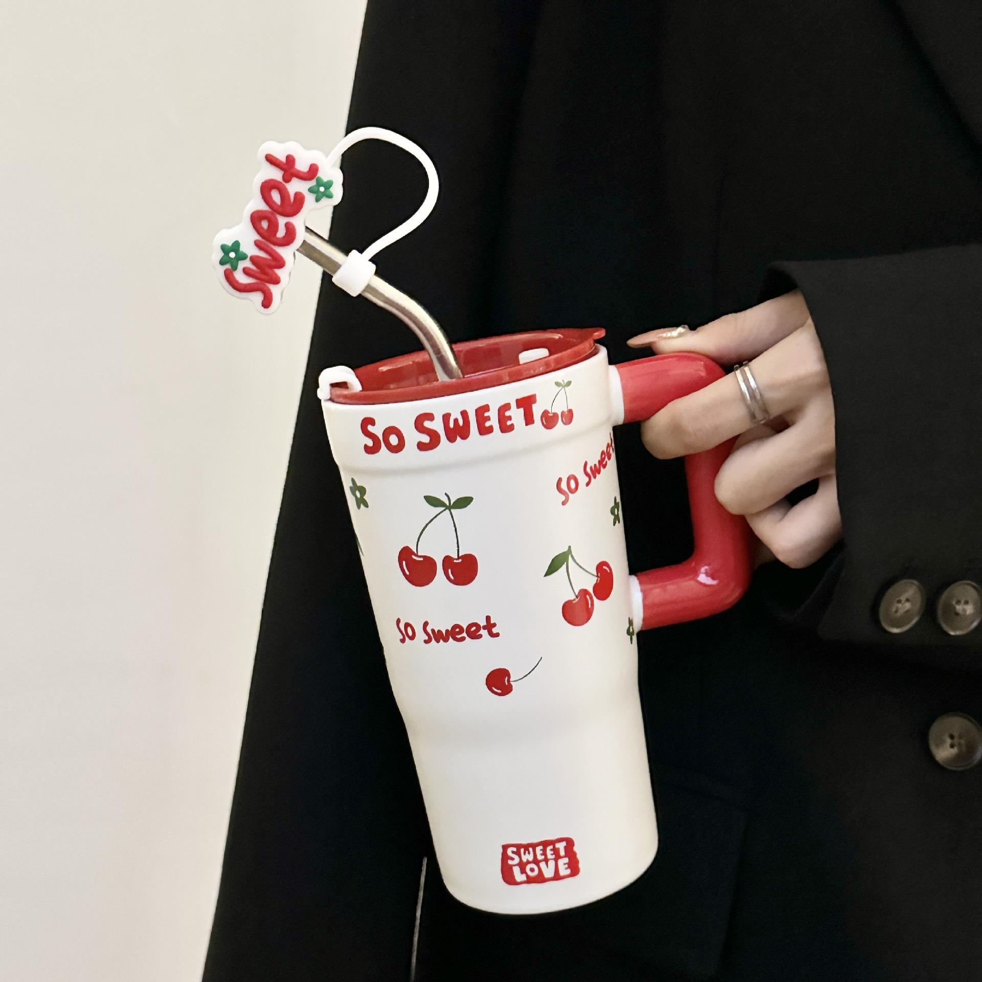 Tasse mit großem Fassungsvermögen Kleine frische Keramiktasse Becher mit Strohhalm Praktisches Souvenirgeschenk für Mädchen Geburtstagsgeschenke 601-700ml