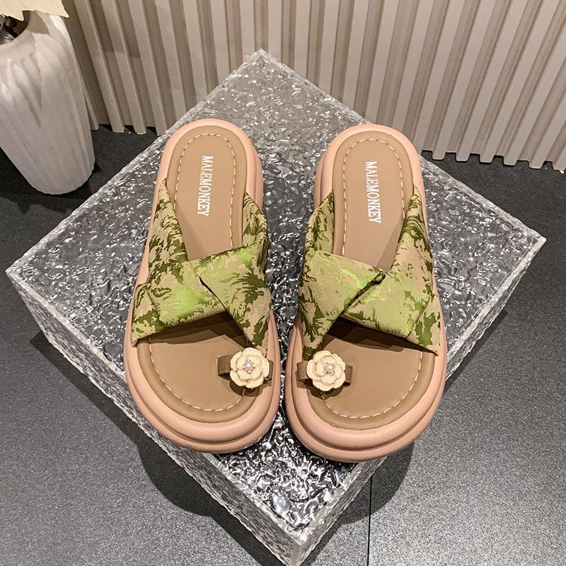 With Skirt Slippers Women's Summer Wear 2025 New French Camellia Beautiful Toe Sandals New Chinese Shoes