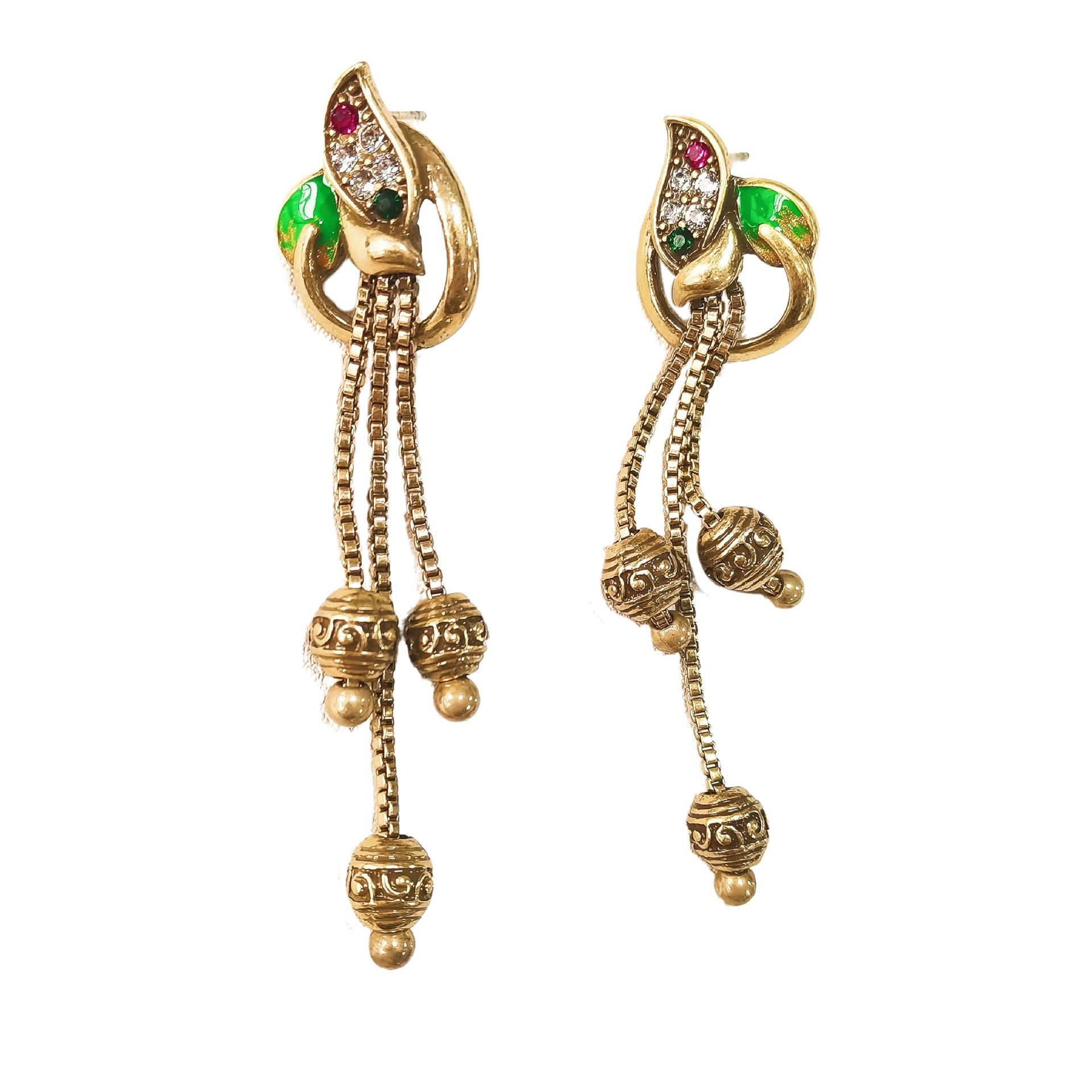 Qingdao Vintage Zirconium Enamel Gilded Green Leaf Round Ball Chain Tassel Earrings Are Simple and Fashionable