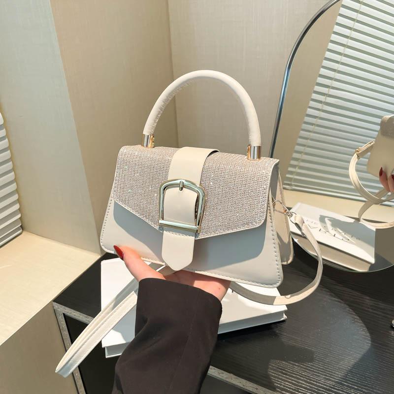 Korean Version of the Retro and Fashionable Portable Simple Temperament Bag 2025 New Casual and Beautiful Foreign Style Shoulder Messenger Bag