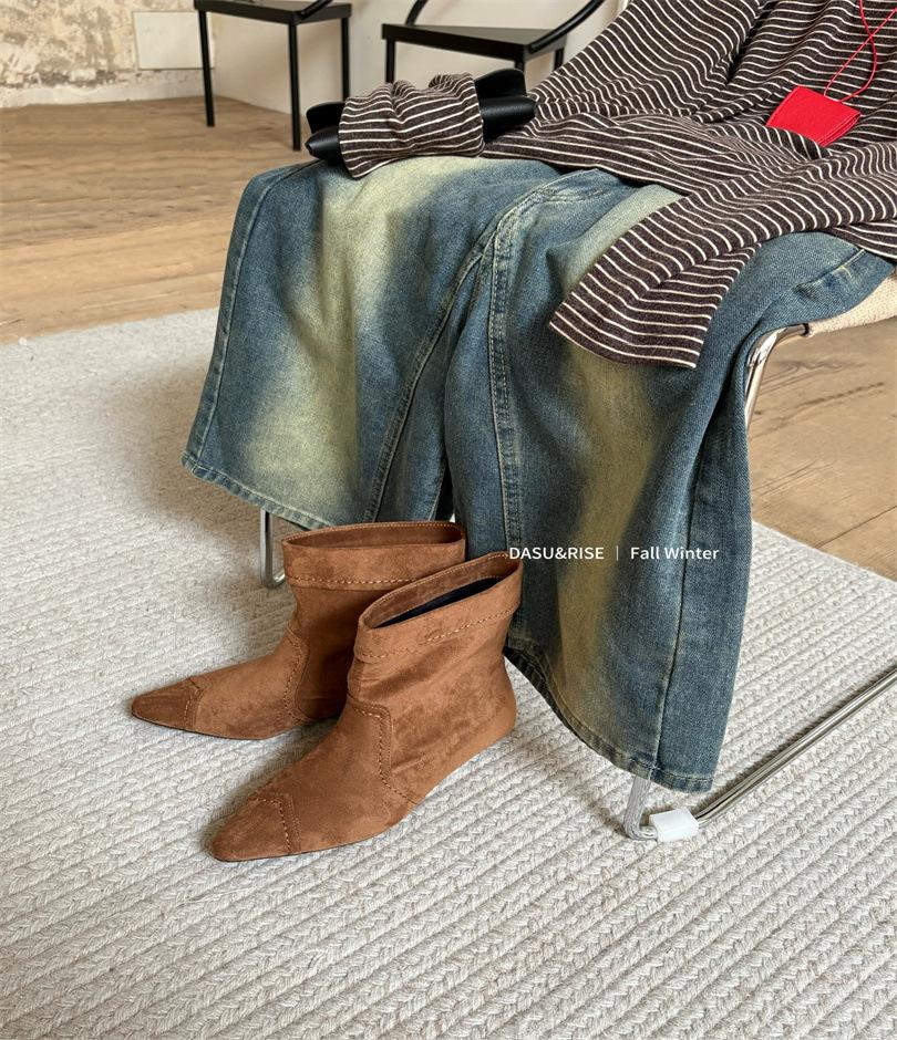 

2025 autumn and winter new pointed flat pile boots slim French fashion suede and ankle boots female Internet celebrity short boots 39 светло-коричневого