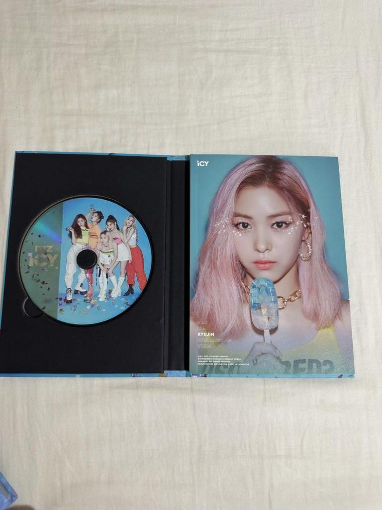 [USED] ITZY IT'z ICY Album CD