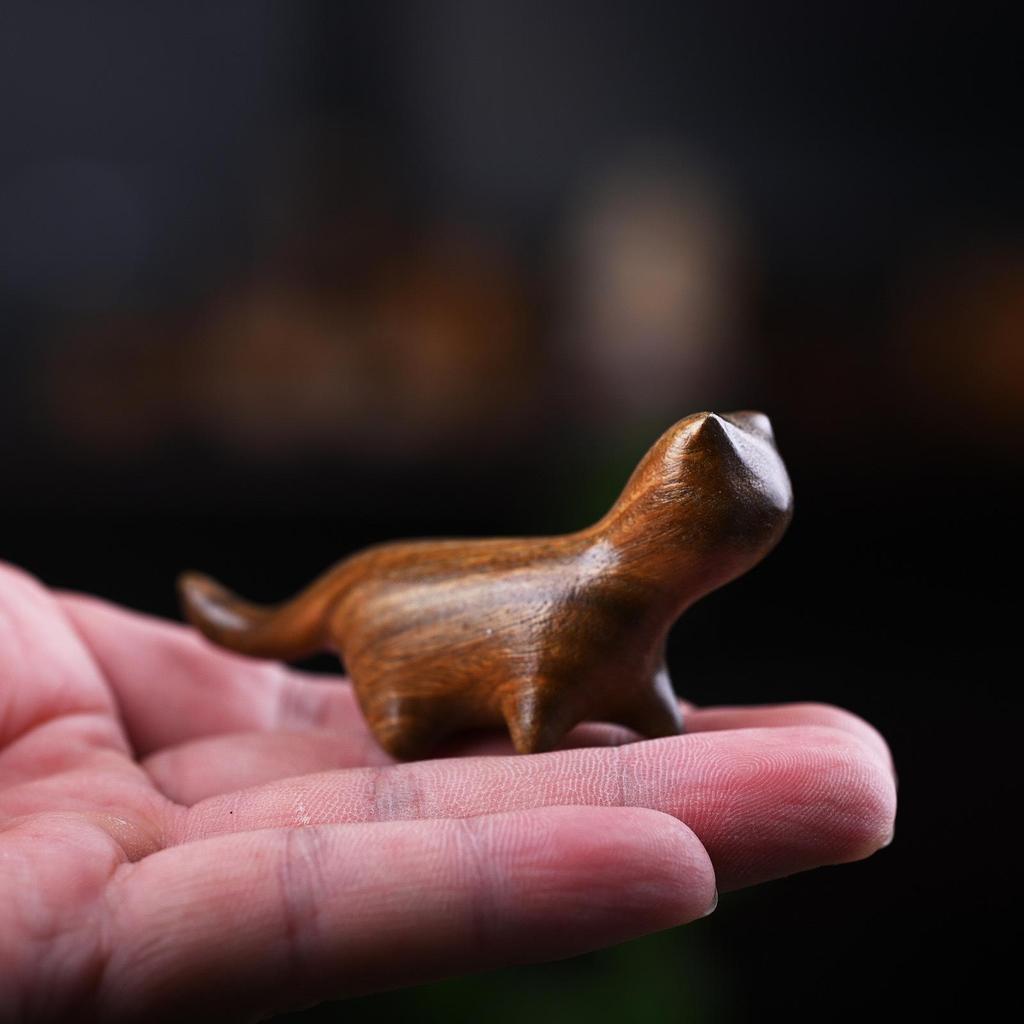 Rainbow Wood Carving: Cute Cat Desktop Ornament - Creative Miniatures for Home Decor
