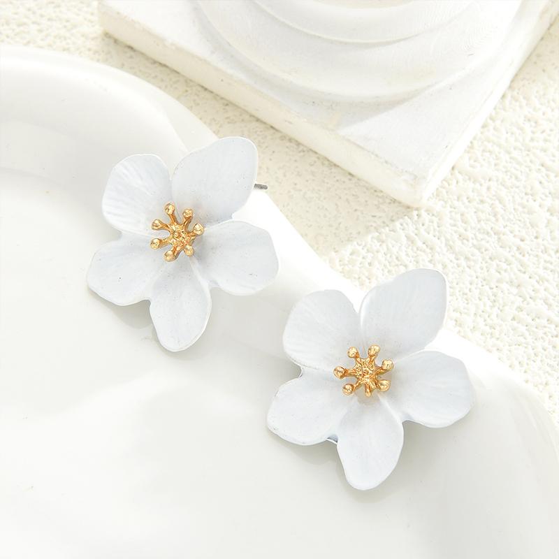 Elegant Baroque Imitation Pearl White Flower Drop Earrings For Women Dainty Dangle Earrings Banquet Party Jewelry Gift