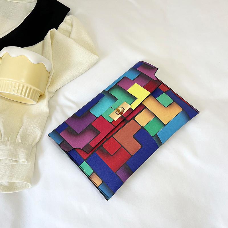 

Chic Retro Street Style Coin Purse For Women Featuring Modern Minimalist Design