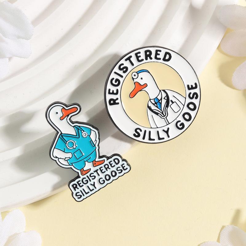 Novelty Goose Brooch: Medical Cartoon Duck Lapel Pin for Doctors and Nurses