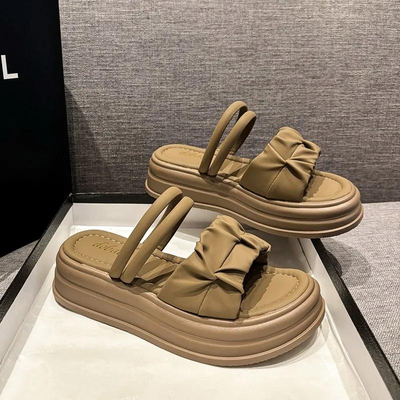 2024 Summer Beach Sandal Woman Luxury Med Clogs With Heel Female Shoe Two Weare All-Match Retro Medium Comfort New Outside Thick