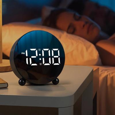 Digitaler Wecker Große LED-Anzeige 3 Helligkeitsstufen Einstellbar Lautlos USB Batteriebetrieben Zuhause Schlafzimmer Nachttisch Schreibtischuhr