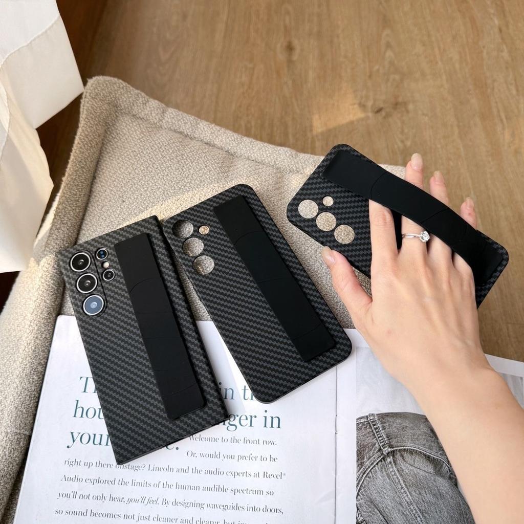 Luxury Carbon Fiber Elastic Silicone Wrist Strap Phone Case For Samsung S26 S25+ S24+ S23 Ultra Hard PC Matte Texture Back Cover