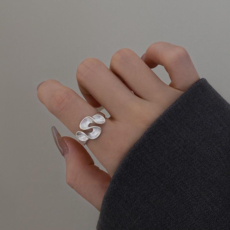 Women's Personalized Pleated Wave Thumb Ring - Niche Design Openwork Index Finger Fashion