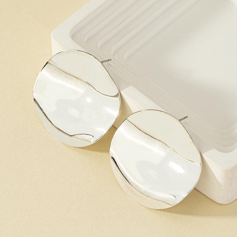 

Trendy Geometric Circle Earrings: Minimalist Street Style for Women