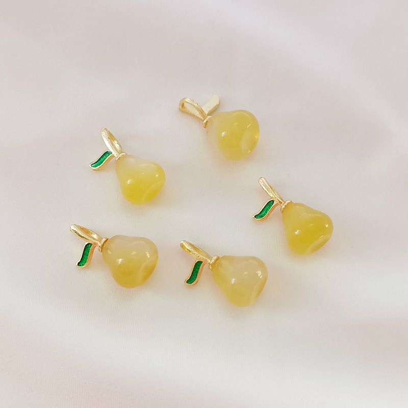 

Natural Candy Agate Carving Small Yellow Duck Fruit and Vegetable Series Pendant Bracelet Pendant DIY Ornament Accessories Material Pear D19 × 11mm (one)