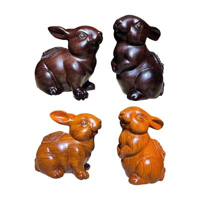 2 Stück Holzgeschnitzte Hasenfigur Dekorative Verzierung Reizende Dekoration Tierfigur für Schreibtisch Sammlerstück Wohnzimmer
