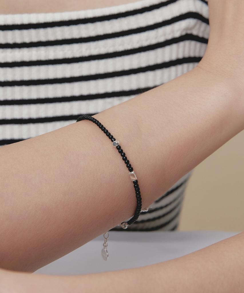 Dmoment (925 Silver) Noir Dot Silver Bracelet