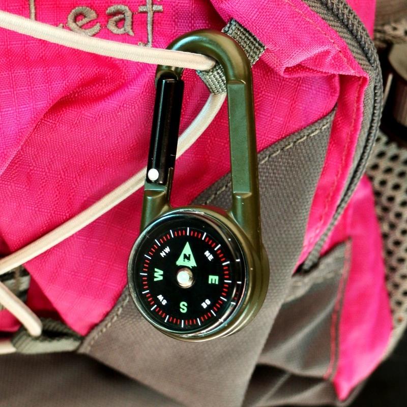 Outdoor Mountaineering Buckle Compass Multifu Quick Hang Portable Liquid Suspension Compass Survival Gadgets (Random Color)