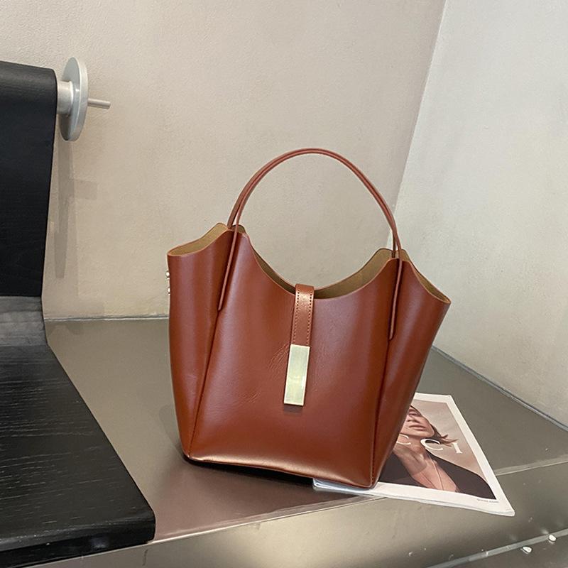 

European and American Fashionable Women s Bag Versatile Leather Tote Bag, Stylish Large Capacity Head Layer Cowhide Women s Shoulder Bag темно-коричневого