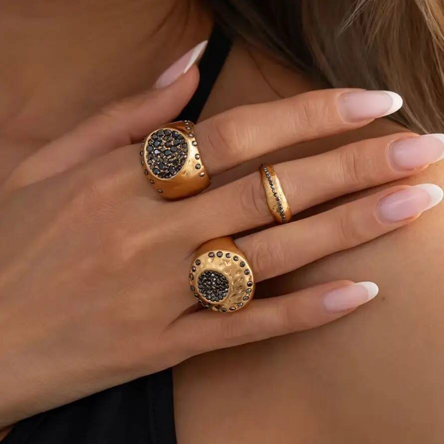 Kunjoe 3 Pcs/Set Inlaid Shine Acrylic Rhinestone Rings For Women Vintage Gold Color Metal Ring  Fashion New Luxury Jewelry