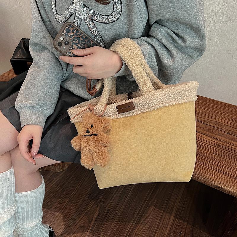 Plush bag women's autumn and winter 2025 new casual niche design plush handbag popular bucket bag
