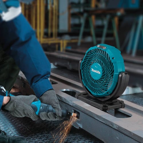 Makita Rechargeable Fan Blade Diameter 18cm (10.8V) AC Adapter Included/Battery Charger Sold Separately CF100DZ