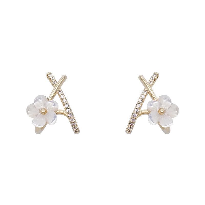 Korean version of shell flower earrings women's niche design sense high-end stud earrings New trendy silver needle earrings