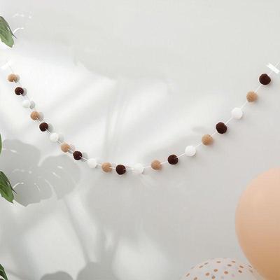 Forest-Themed Pom-Pom Little Bear Banner: Children's First Birthday & Photo Decoration.