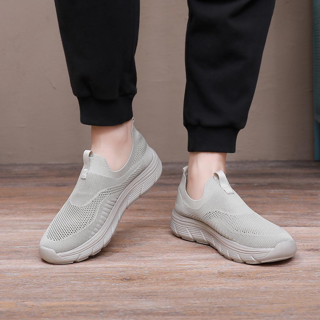 Breathable Men Casual Shoes Lightweight Outdoor Male Walking Shoes Anti-Slip Men'S Sneakers Slip On Flats Vulcanized Shoes