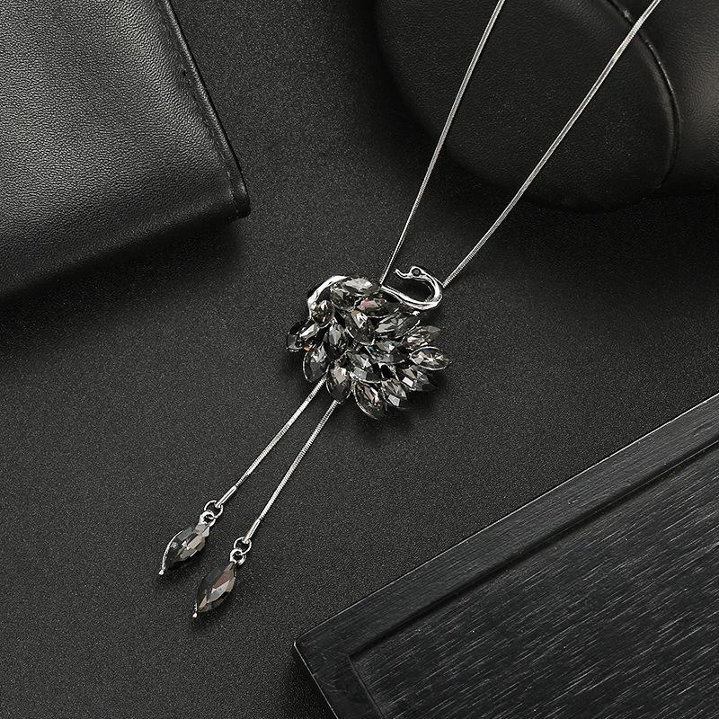 Versatile Trendy Fashion Sweater Necklace: Exquisite High-End Temperament Chain for Stylish Clothing Accessories