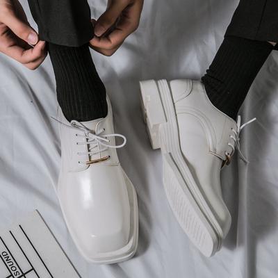 Móda Nové Pánske Mokasíny s Hranatou Špičkou z Lakovanej Čiernej a Bielej Kože Pánska Platformová Spoločenská Obuv Vintage Hrubý Opätok Párty Obuv Pánska Formálna Obuv