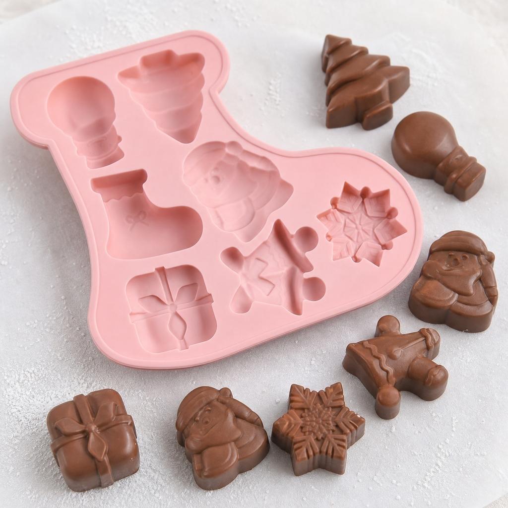 Christmas Silicone Cake Mold 7 Cavities Baking Mold for Kitchen DIY Chocolate Candy Mold Flexible Non-Stick Silicone Mold for Baking