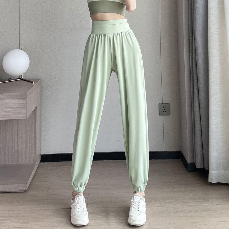 

Женский летний быстросохнущий беговой комплект 2025: Брюки для йоги из ледяного шелка и свободная футболка Medium