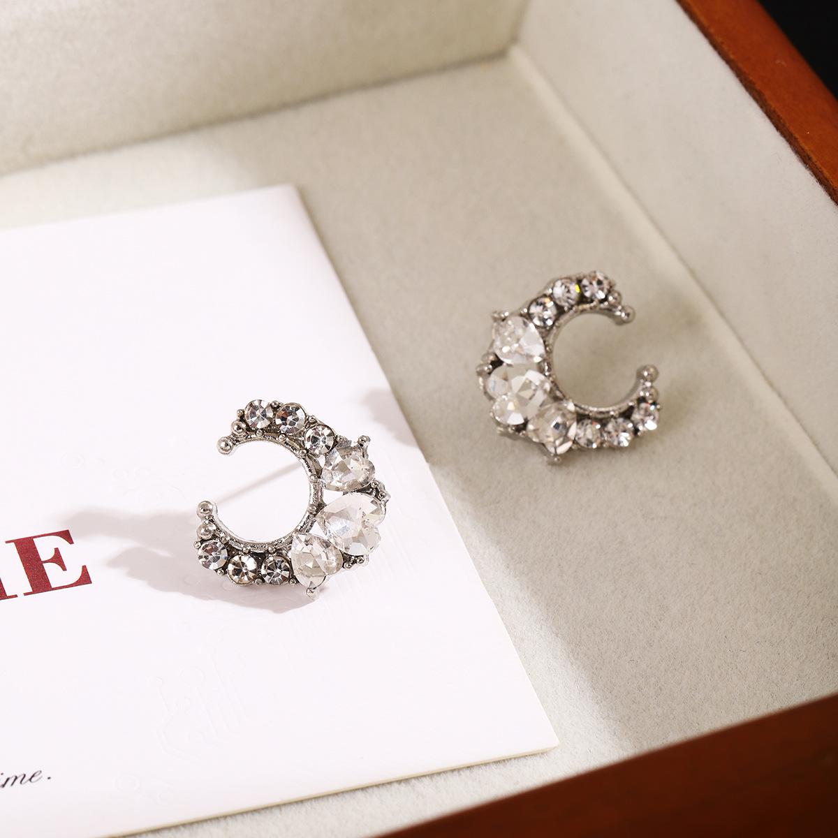 

Super Flash Light Luxury High-End Sense Exquisite Diamond Earrings, Simple Design Sense Moon Love Full Of Diamond Earrings Women