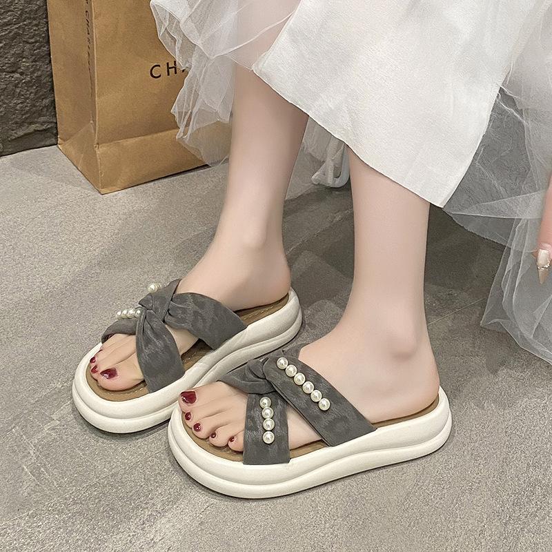 Sweet Outer Slippers Non-slip Leopard Print Shoes Women's Summer Thick-soled Sandals Versatile Lightweight Thick-soled One-word Pearls