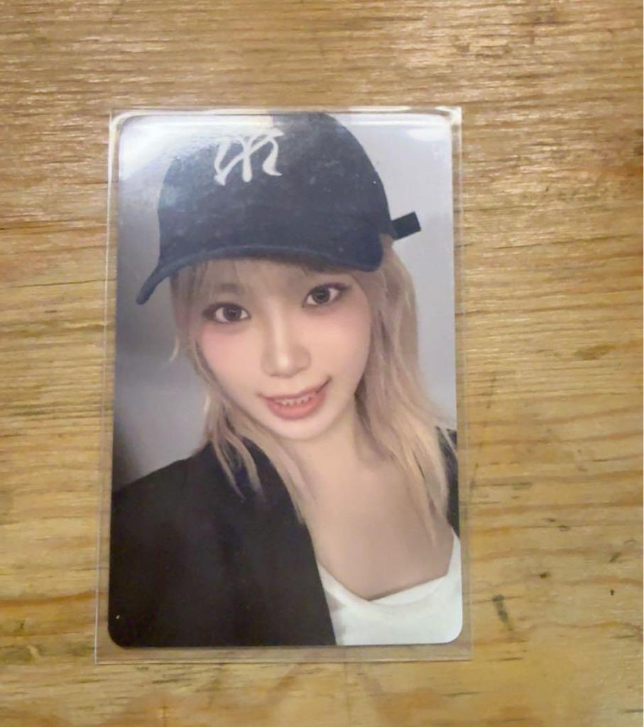 [USED] Lu Seraphim Chaewon HOT yizhiyu Lakidro Limited Trading Card