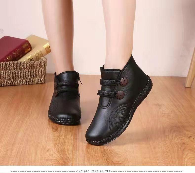 Winter leather boots women s cotton shoes piled and thickened warm flat-bottomed non-slip cotton boots women s short boots 35 чёрный 5535₽