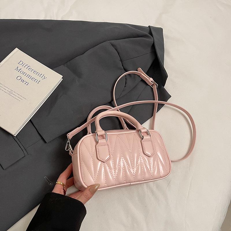 Women's bag 2025 new messenger bag spring and summer small square bag niche design high sense women's shoulder portable diamond bag