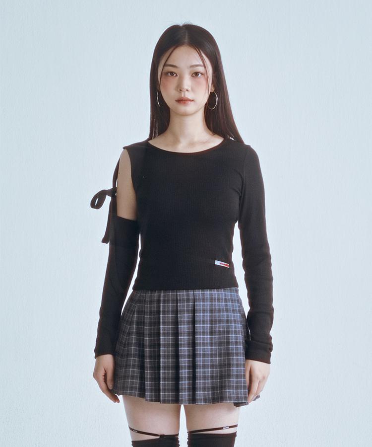 FOUR YOUNG Unbalanced Tie Top Black