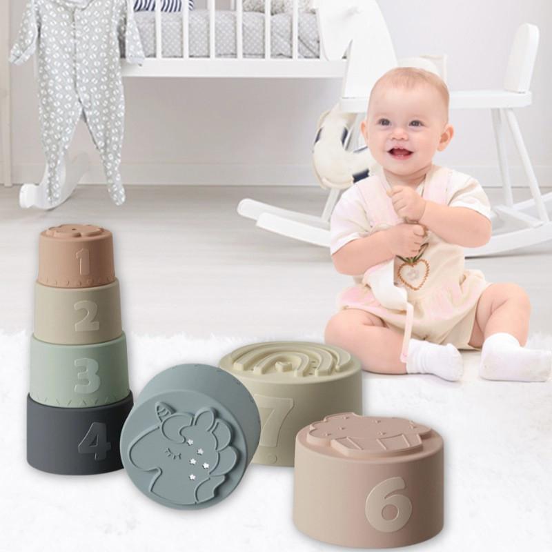 Ebeveyn-Çocuk Etkileşimli Oyun İçin Görsel Uyarım Sağlayan Silikon Bebek İstifleme Bardakları