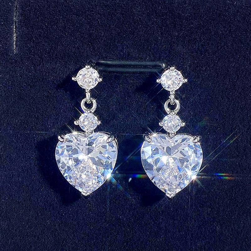 Серебряные серьги-подвески в форме сердца из циркония для женщин — фото 7